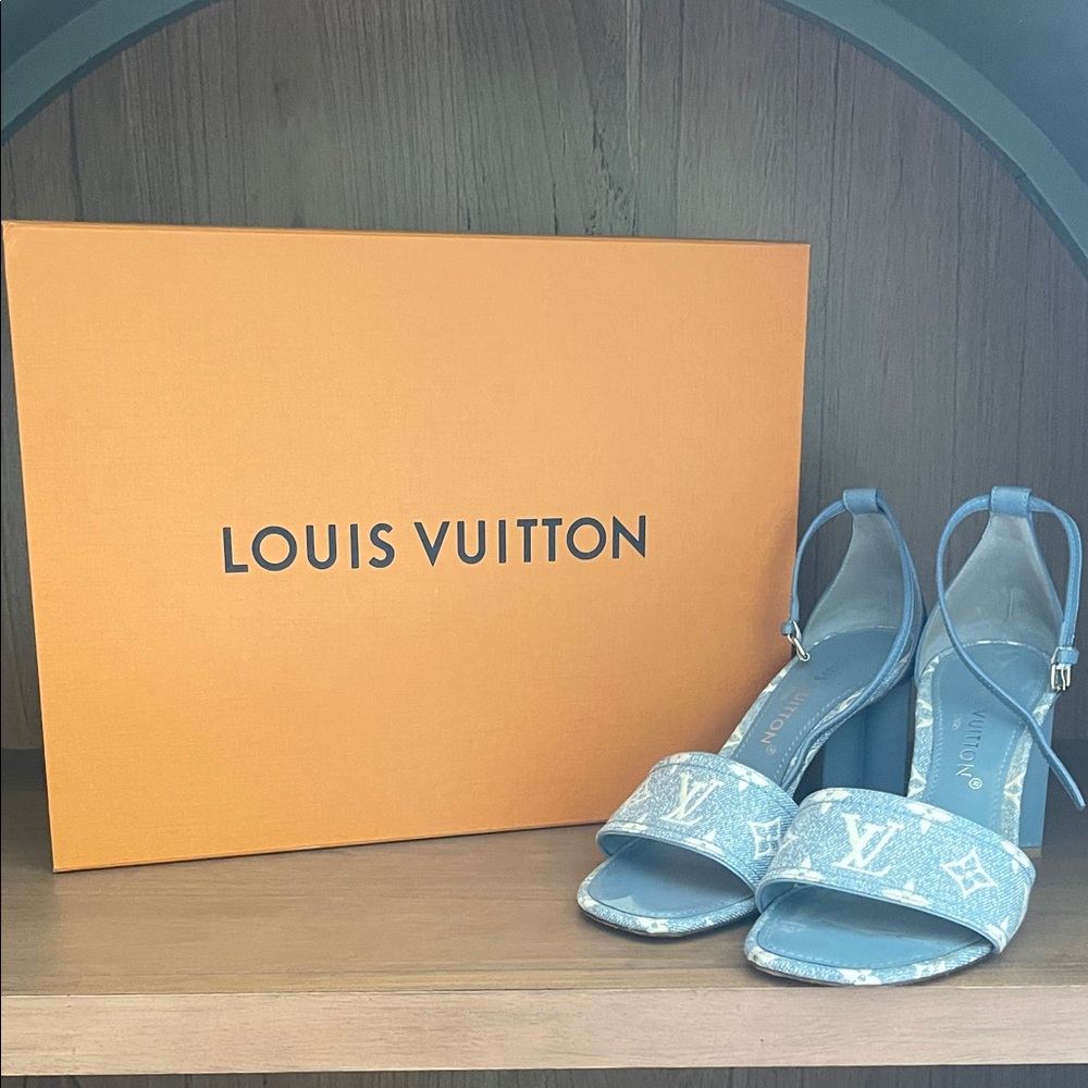 Louis Vuitton Light Blue Monogram Heels - Picture 7 of 7